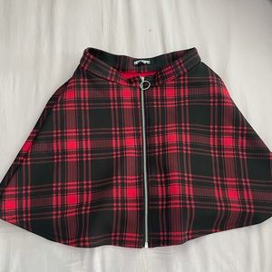 red and black plaid hot topic skirt